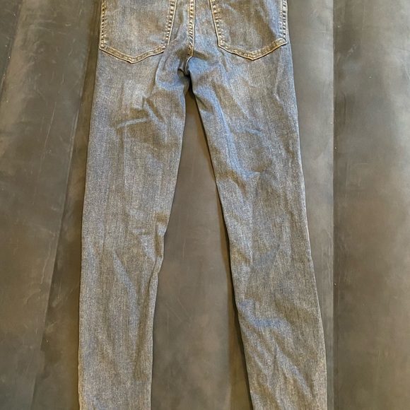 FREE PEOPLE LIGHT WASH SKINNY JEANS - Picture 2 of 3